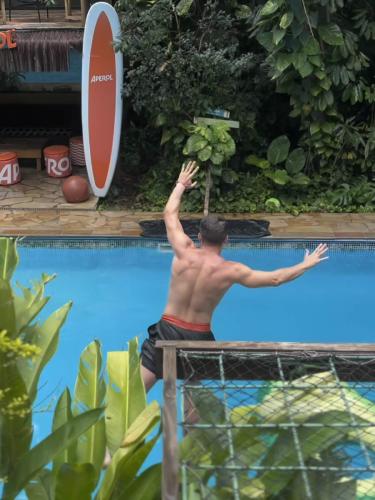 Slackline sobre a Piscina